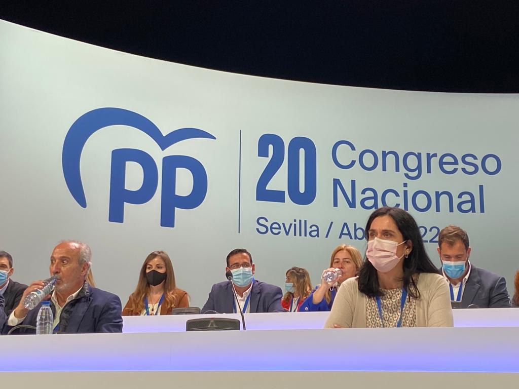 La vicesecretaria general de Territorial del Partido Popular de la Región de Murcia y portavoz del PP en el Ayuntamiento de Murcia, Rebeca Pérez, forma parte de la mesa del XX Congreso Nacional del Partido Popular