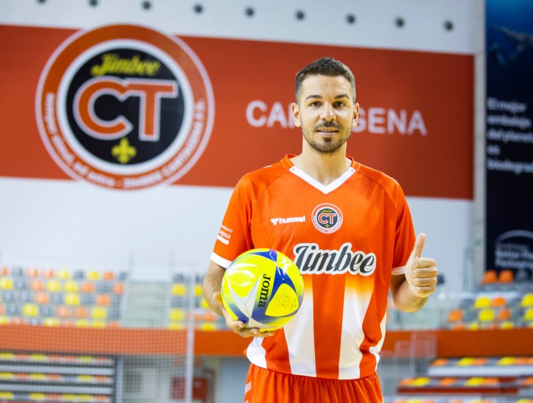 Andresito posando en su presentación