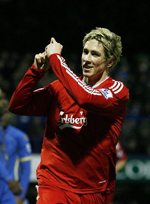 Fernando Torres celebra un gol con los 'reds'