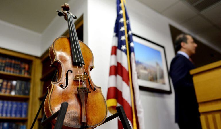 Vista del violín Ames Stradivarius, del músico polaco Roman Totenberg.