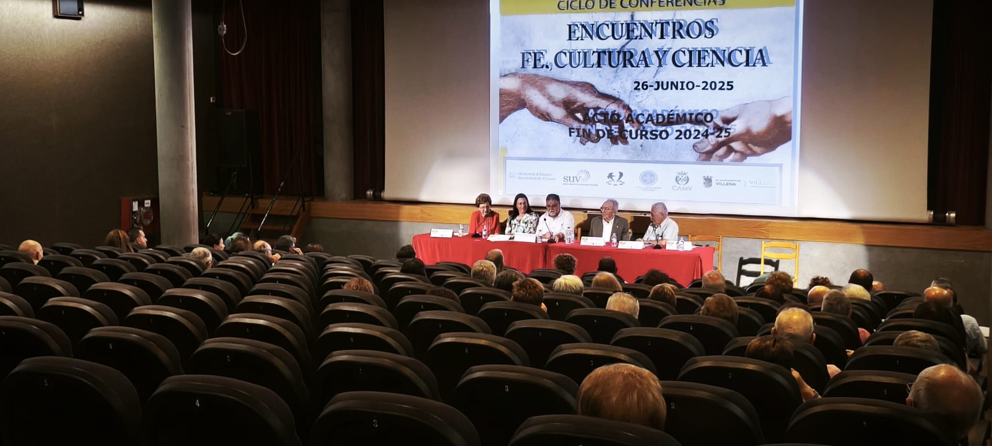 Momento del acto de clausura del curso