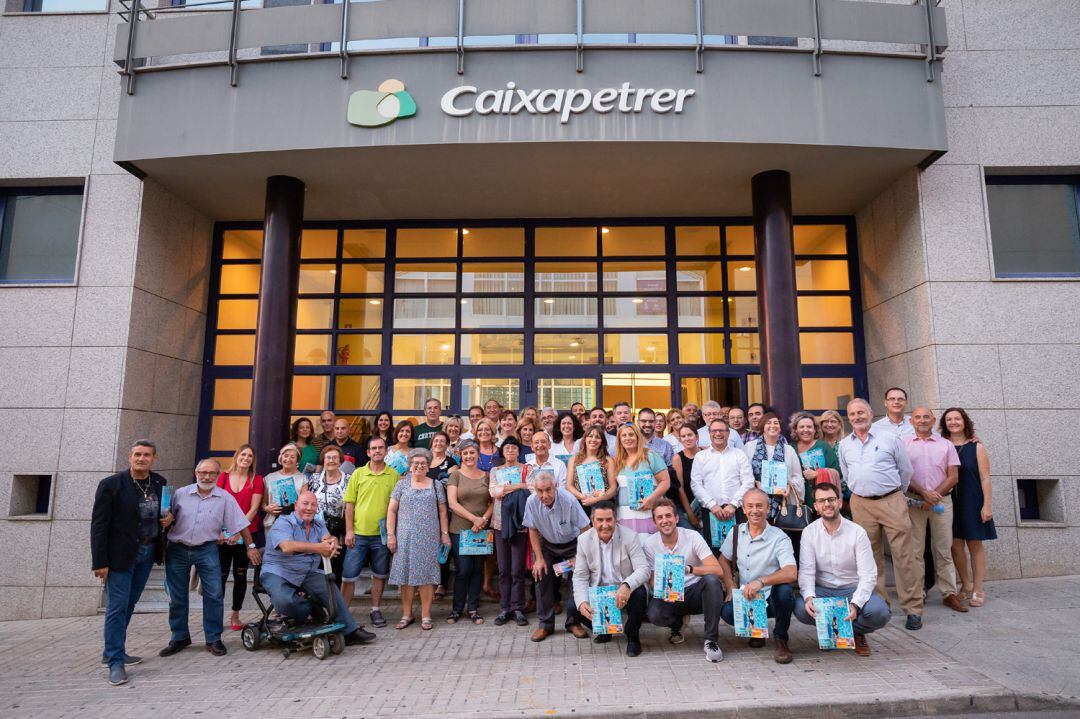 Todos los asistentes a la presentación de la revista 