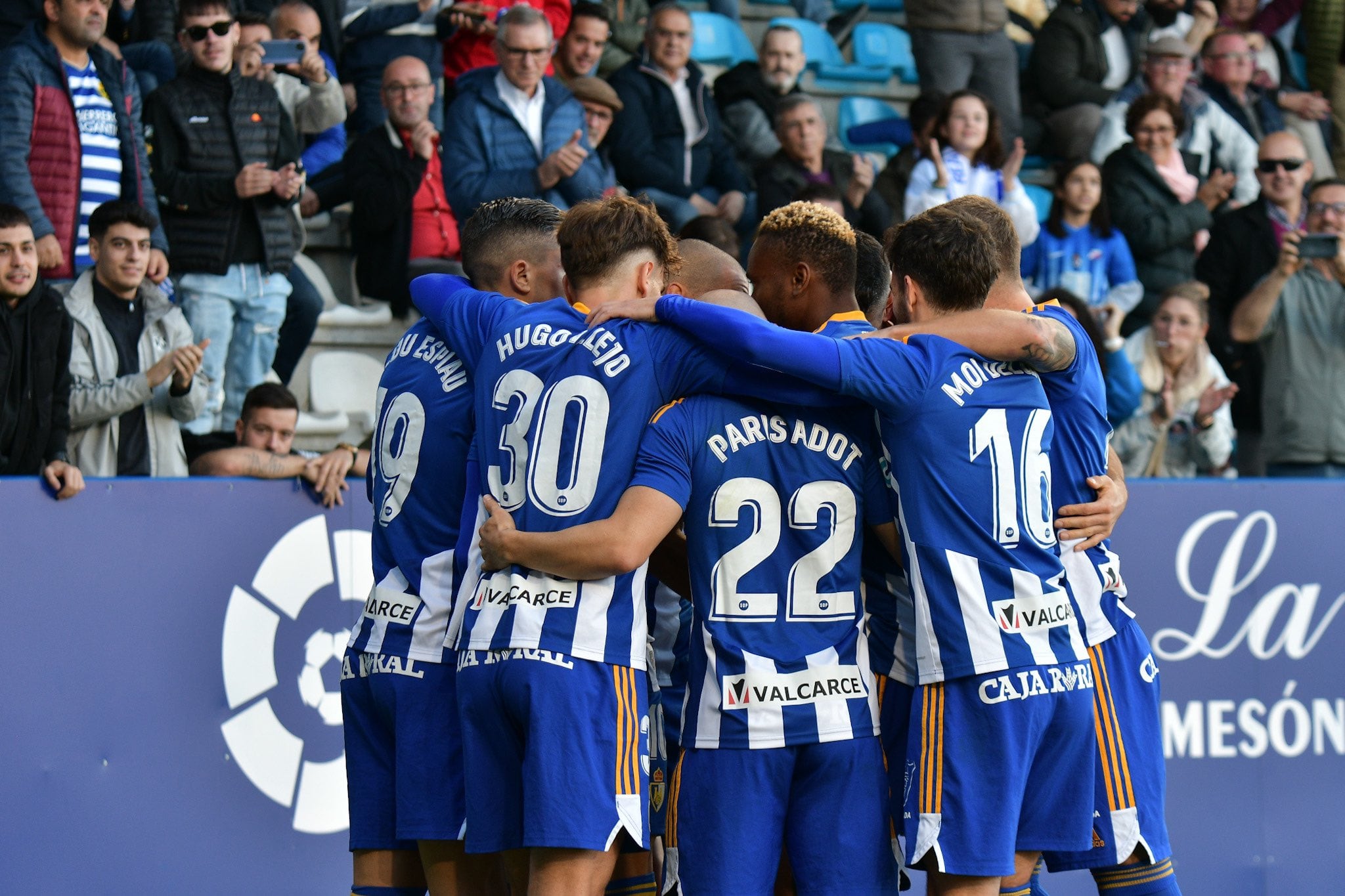 Los jugadores celebrando el gol de la victoria