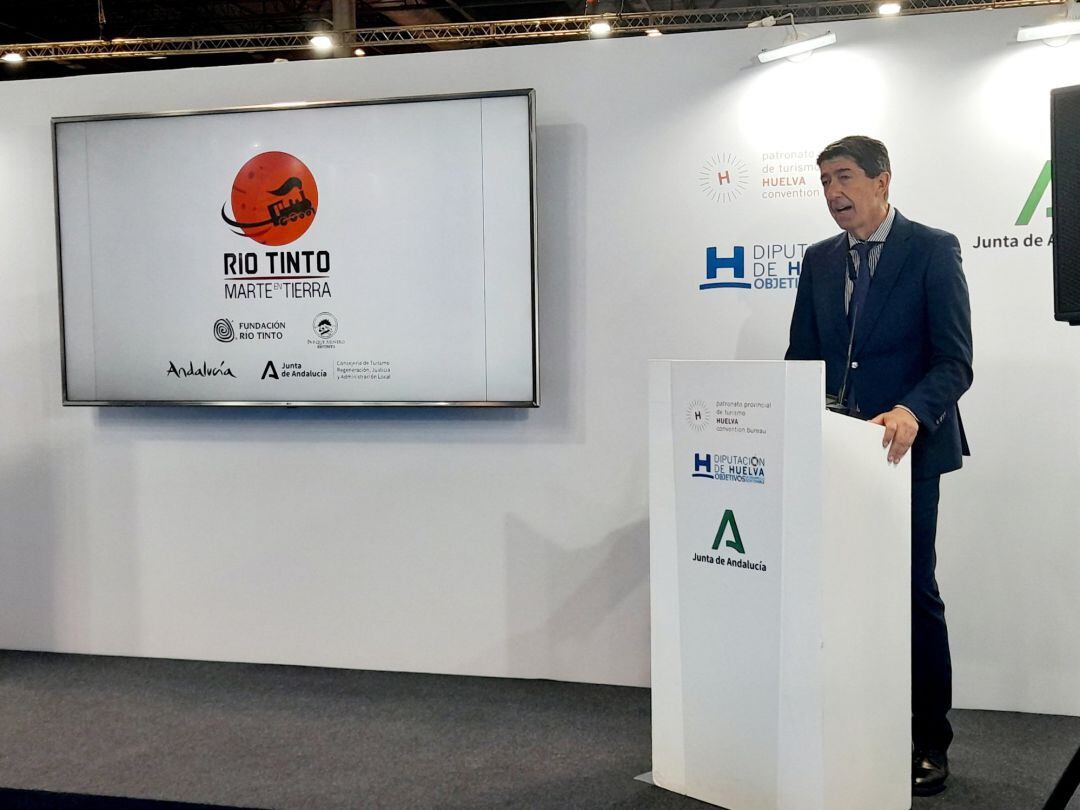 El vicepresidente y consejero de Turismo, Regeneración, Justicia y Administración Local, Juan Marín, en la presentación en Fitur del proyecto.