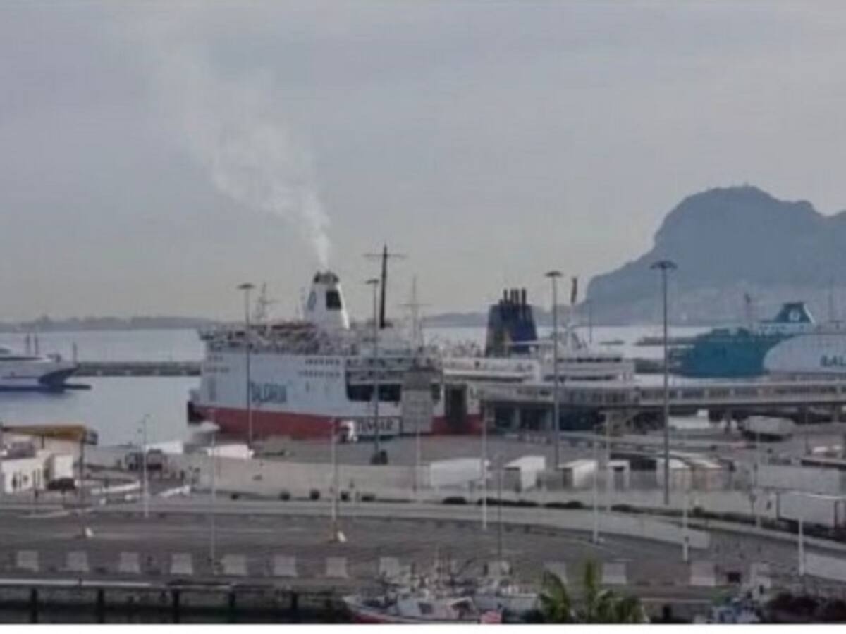 Agaden denuncia la 'repetitiva' contaminación en el Puerto de Algeciras