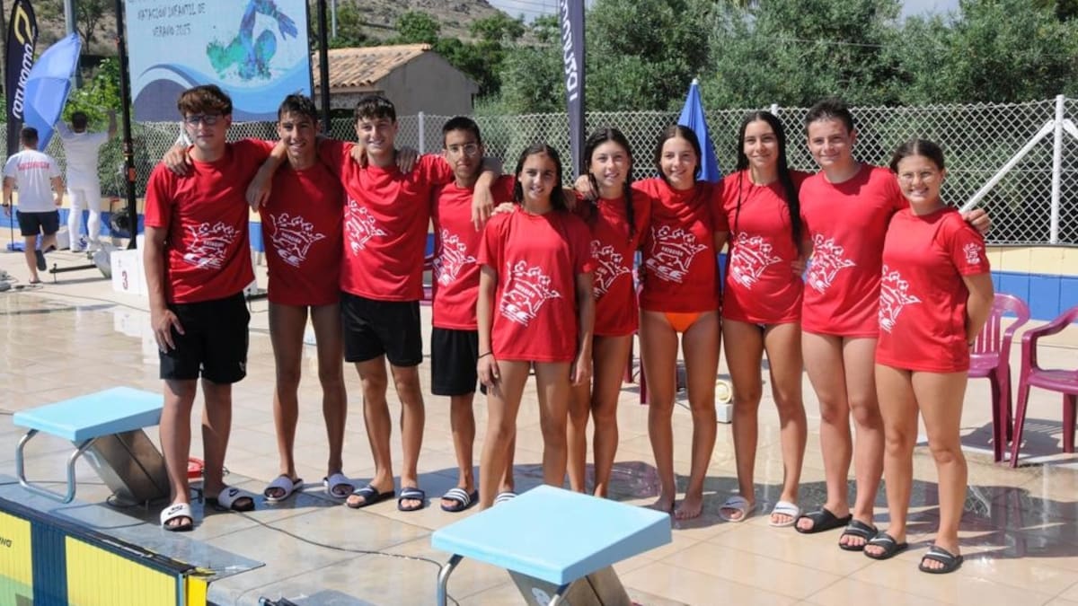 La natación del Centro Excursionista Eldense se cuelga 10 medallas en el Autonómico infantil