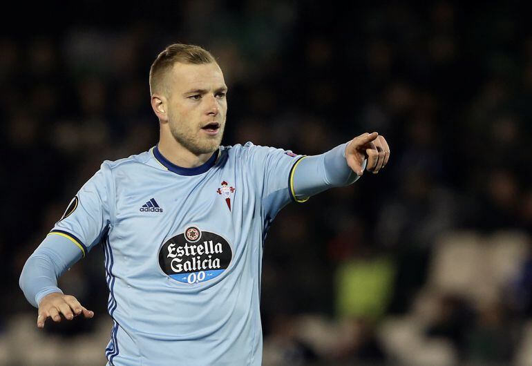 Guidetti celebrando un gol