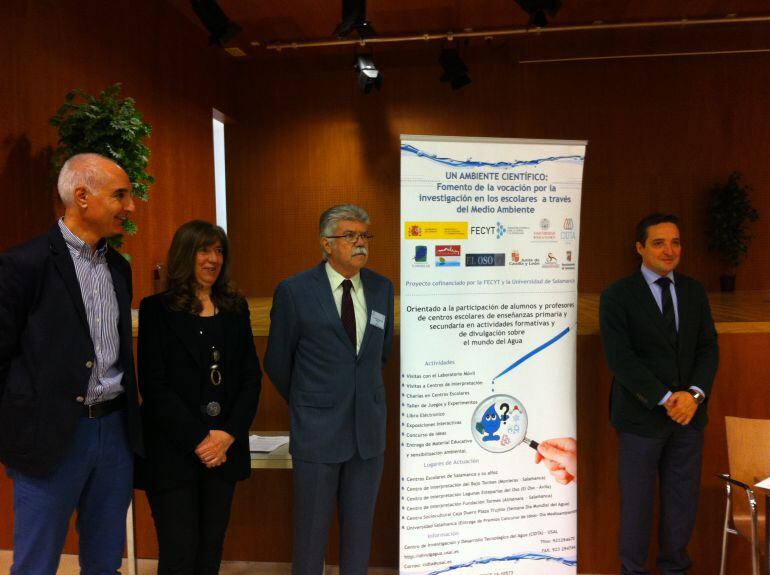 De izq. a dcha. Jefe del Servicio Territorial de Medio Ambiente, Juan Carlos Martín, Concejala de Salud Pública y Medio Ambiente, María José Fresnadillo, Director del CIDTA, Manuel García Roig y Vicerrector de TRansferencias e Investigación, Juan Manuel C