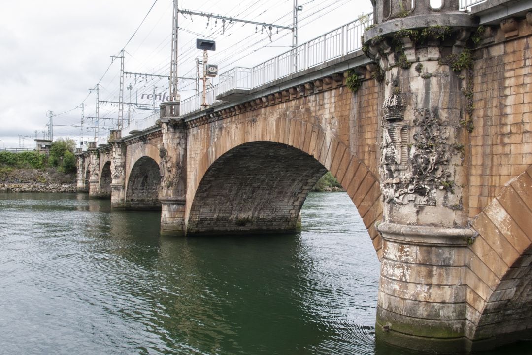 Puente ferroviario internacional entre Irun y Hendaya 