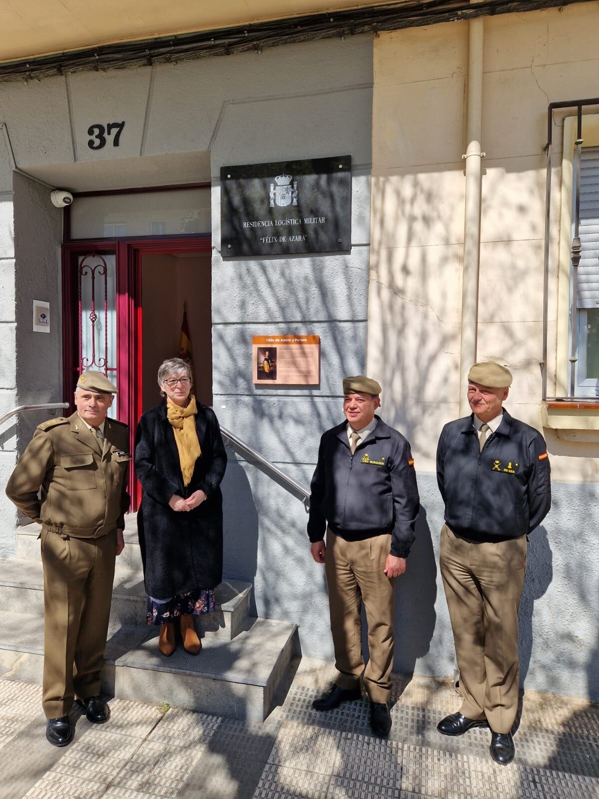 Tras el descubrimiento de la placa en honor a Félix de Azara, que da nombre a la Residencia Militar