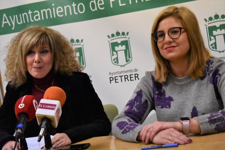 La pregonera junto a la presidenta de la Comisión de Fiestas, Cristina Yáñez