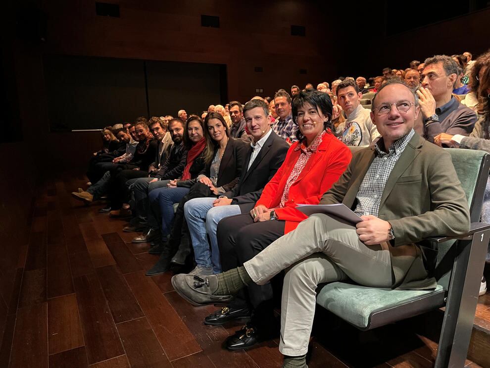 Un moment de la reunió de poble de CC a Les Fontetes.