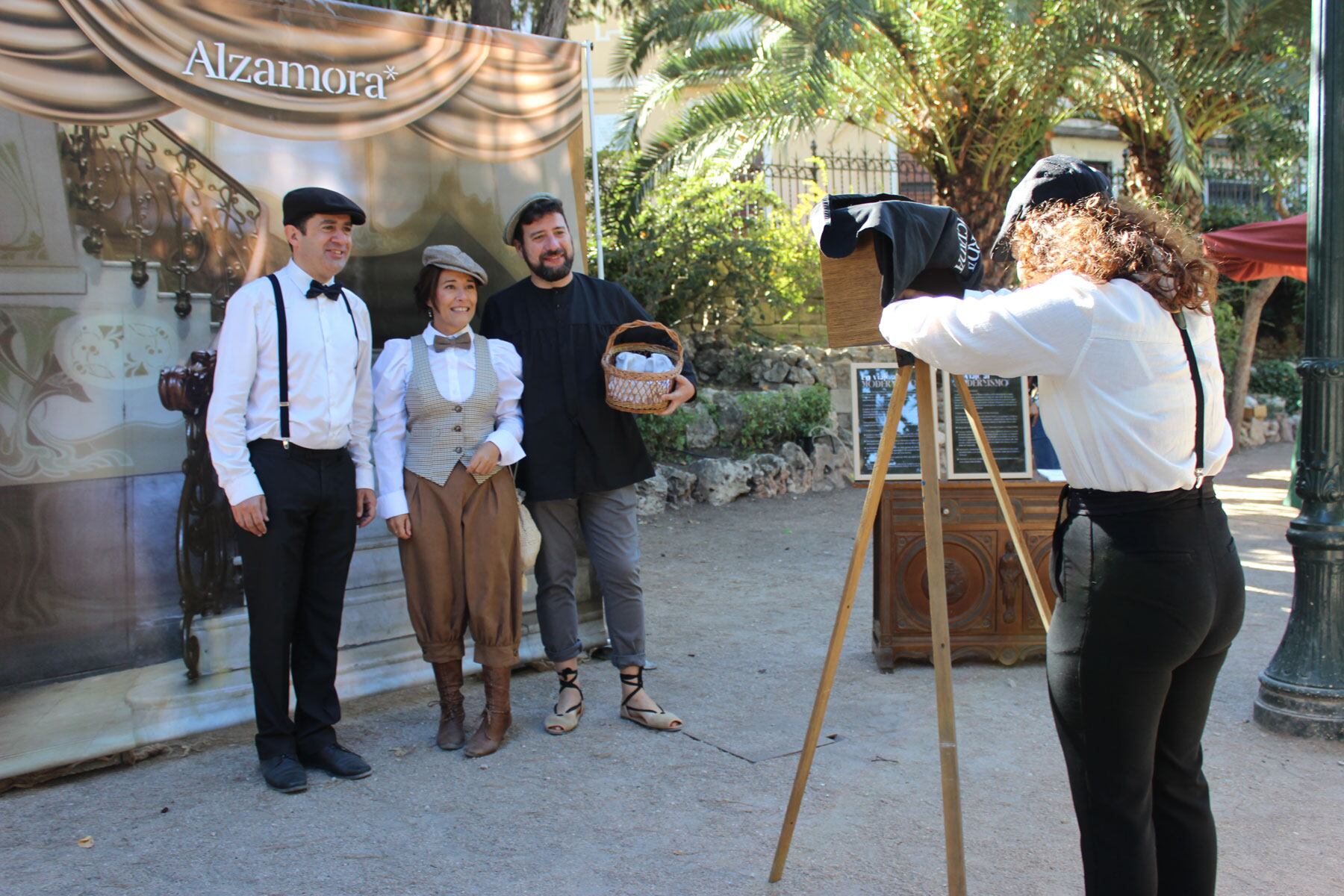 Una de las ofertas en la Feria Modernista es hacerse una foto con el Centro Comercial Alzamora