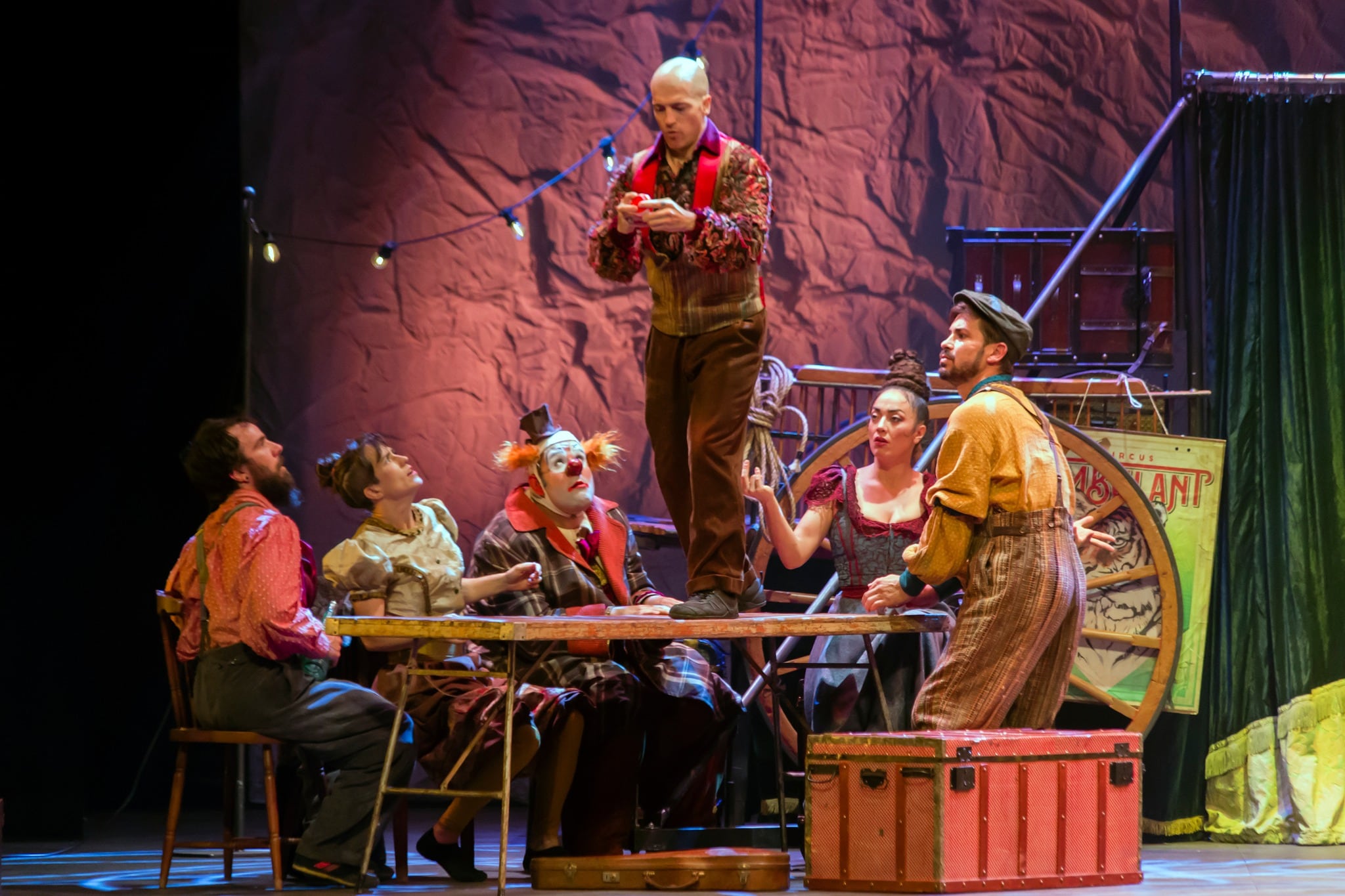 'Ambulant', de La Fam, recibe el premio a mejor espectáculo de público infantil de la Mostra de Teatre d'Alcoi 2022.