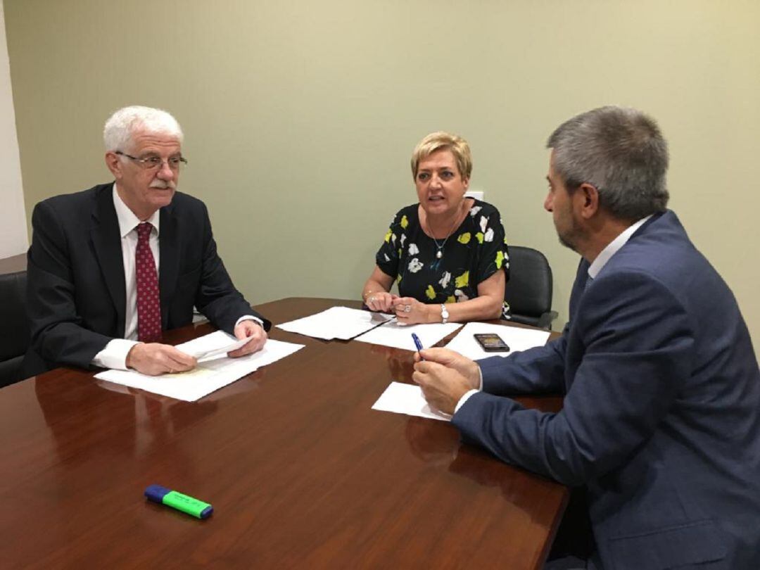 Los senadores del PP por Segovia, Paloma Sanz, también presidenta del Partido, Juan Ramón Represa y Juan Carlos Álvarez.