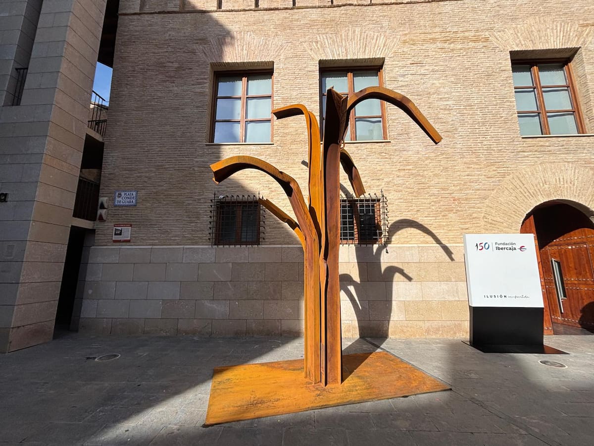 El "Árbol de hierro" de la Reina Petronila inaugurado por la Reina Letizia