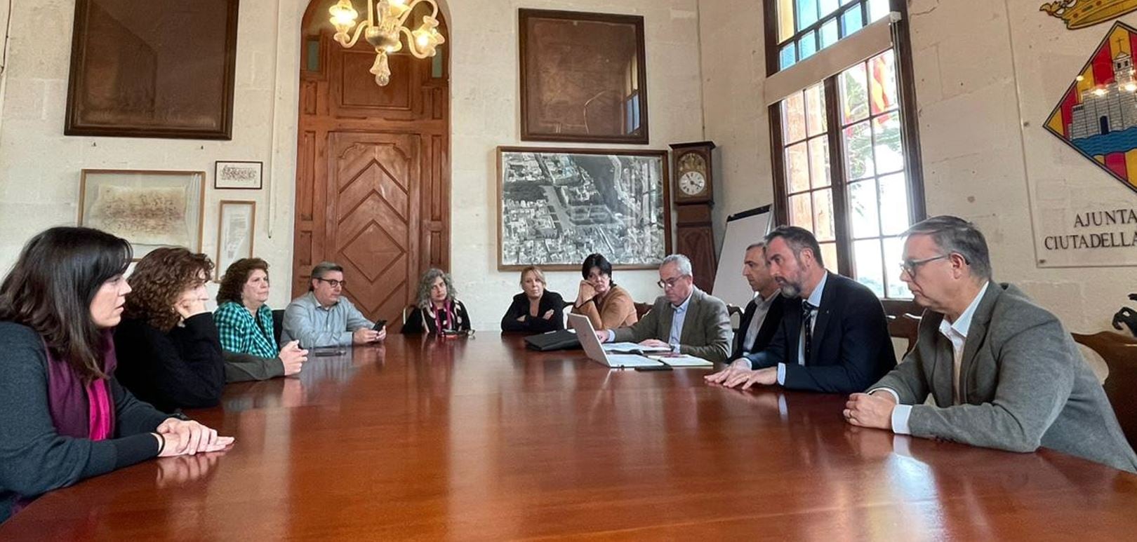 Reunió del conseller amb representants municipals