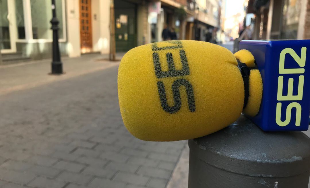 Hoy por Hoy Valdepeñas inicia su emisión desde la calle con motivo del Día Mundial de la Radio 