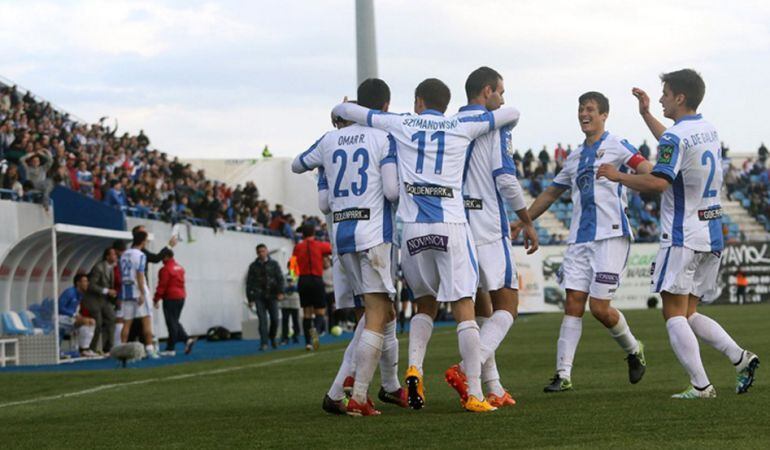 Los jugadores del C.D. Leganés celebran uno de los goles del partido frente a la S.D. Ponferradina