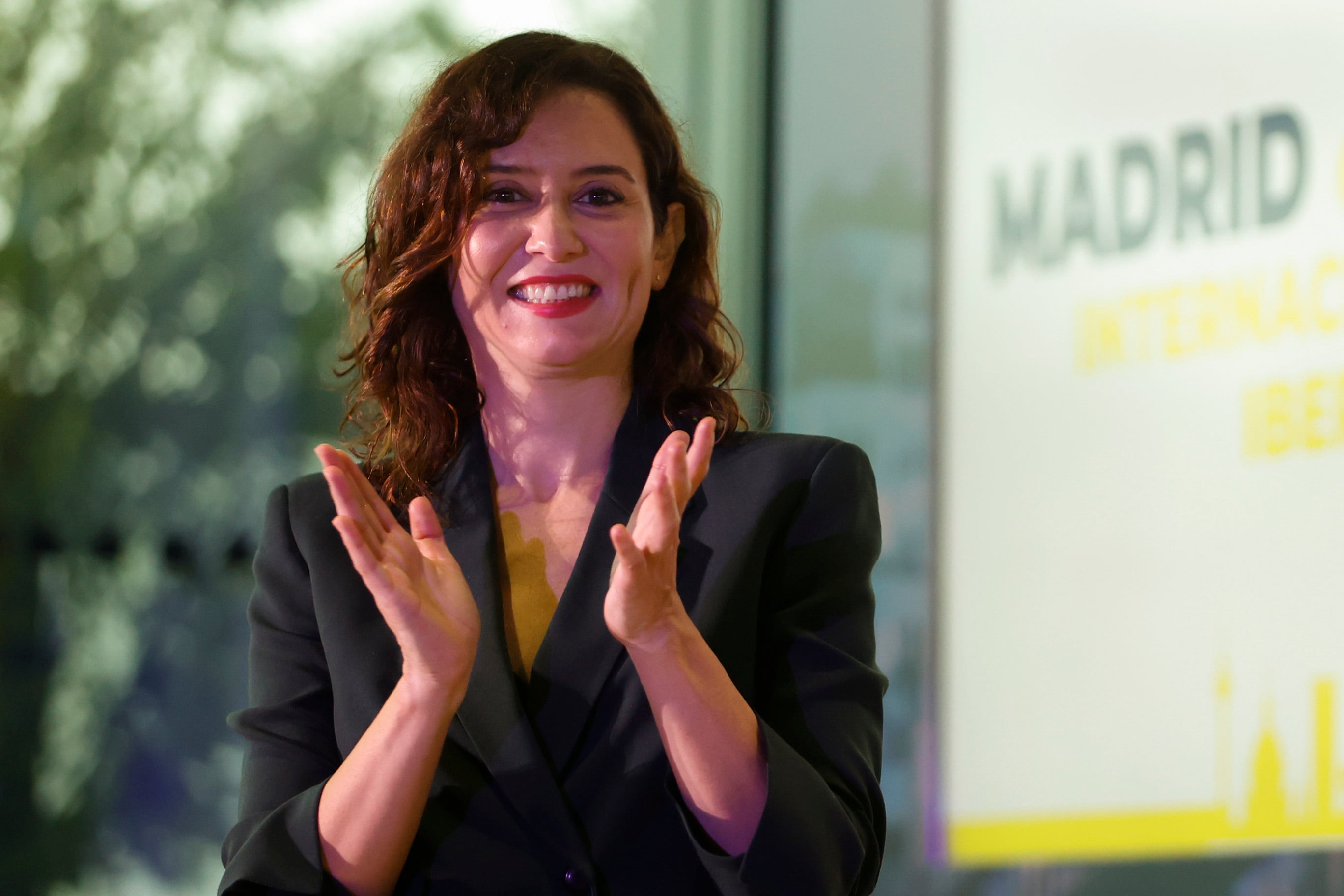 La presidenta de la Comunidad de Madrid, Isabel Díaz Ayuso, durante la inauguración del Foro Madrid, capital de la internacionalización iberoamericana, organizado por el Consejo Empresarial Alianza por Iberoamérica (CEAPI), este lunes. EFE/ Mariscal