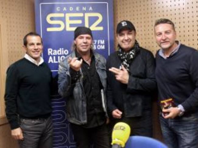 En radio Alicante Cadena SER presentando 'Hard Time Blues'
