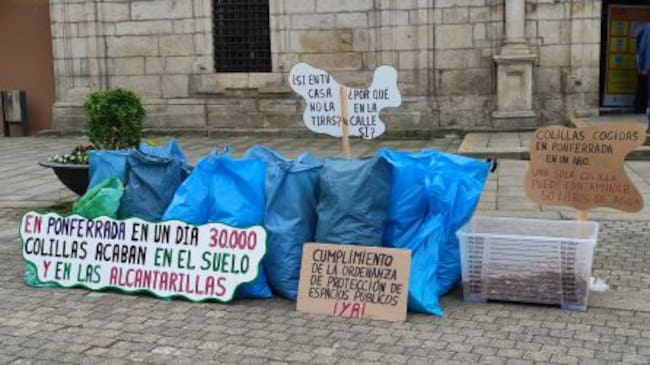 Proyecto Orbanajo deja residuos a la puerta del Ayuntamiento de Ponferrada