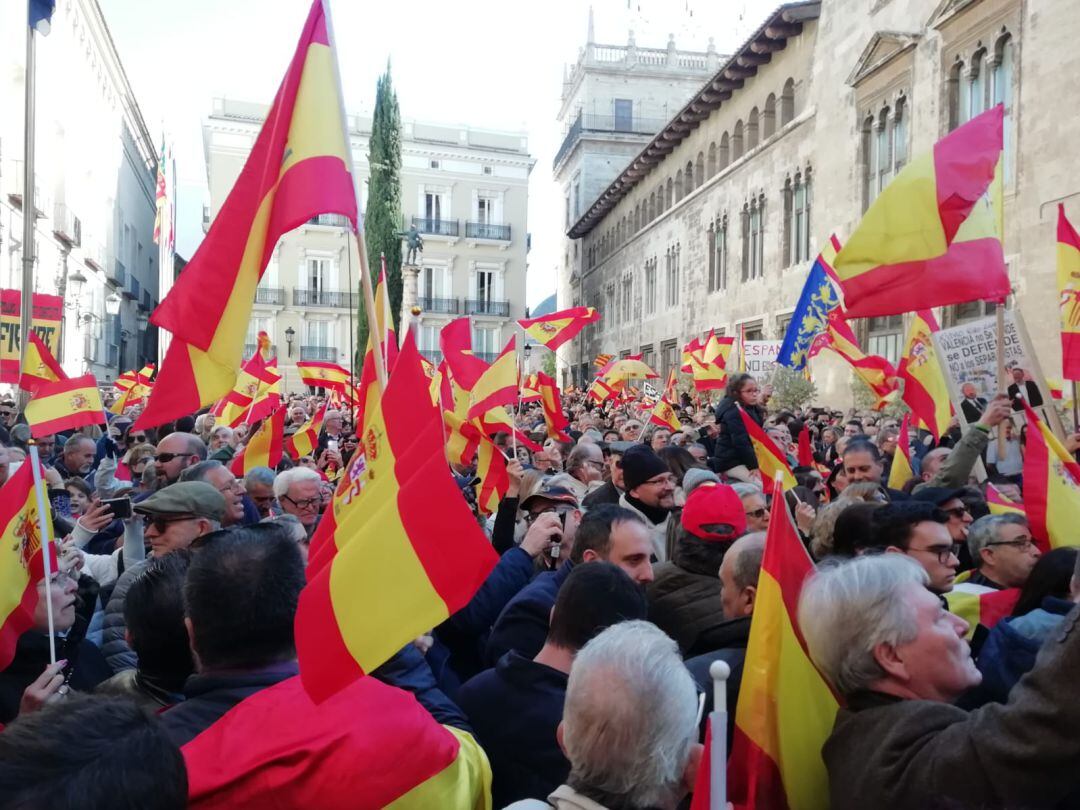 Concentración de &quot;España Existe&quot; en la Plaza de Manises de València