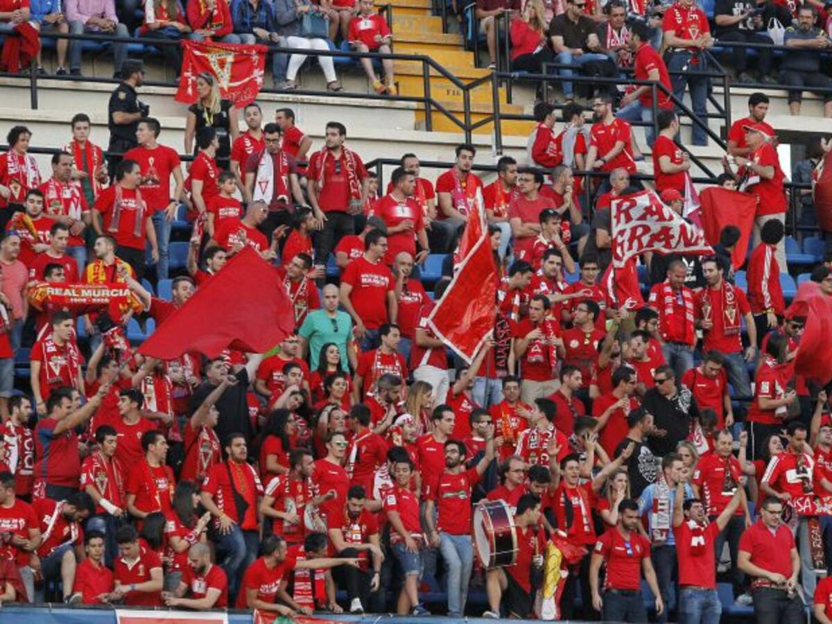 Abonados gratis y público en general a 20 €