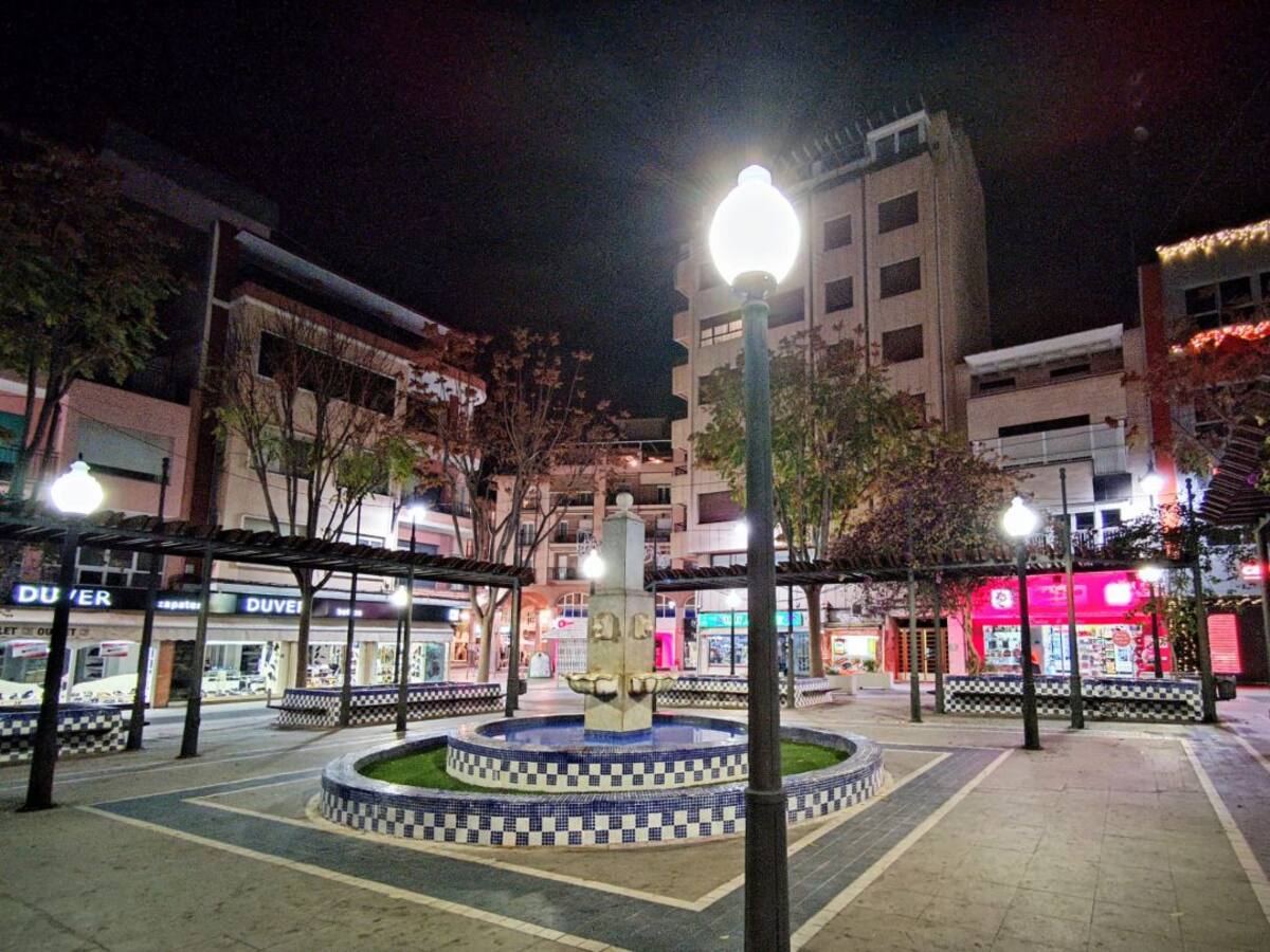 Elda instala más de 50 luminarias de tipo LED en la plaza Sagasta y el parque Adolfo Suárez