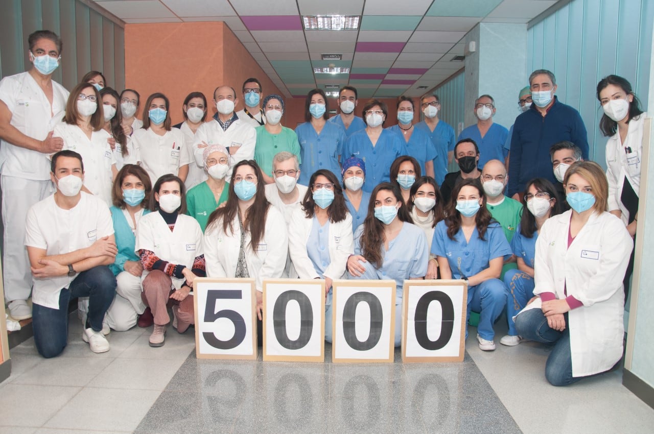 Profesionales del servicio de Oftalmología del Mancha Centro celebran las 5000 intervenciones