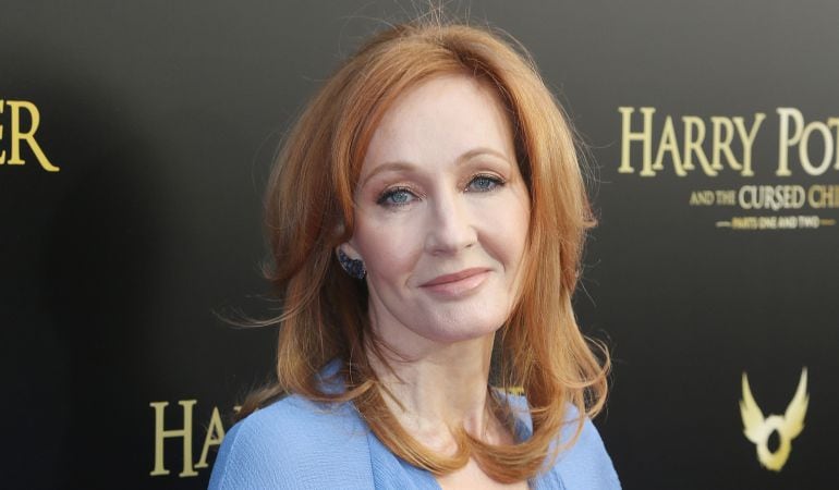 La autora de la saga Harry Potter,  J.K. Rowling, durante el estreno de la obra de teatro &#039;Harry Potter y el legado maldito&#039;. 