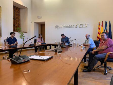 Un momento de la reunión en la que se ha acordado suspender las fiestas de Elche