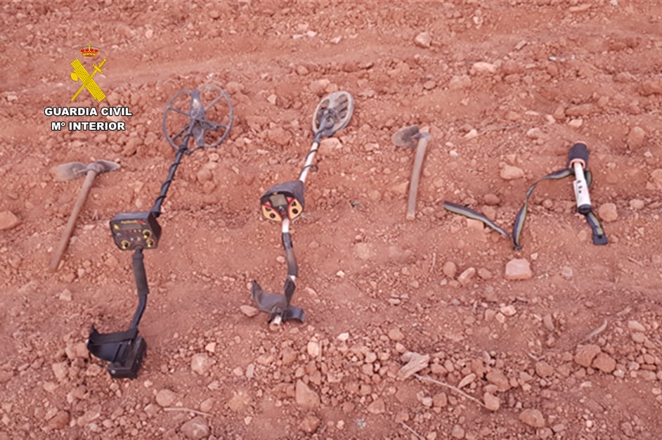 Imagen de los detectores de metales que utilizaban