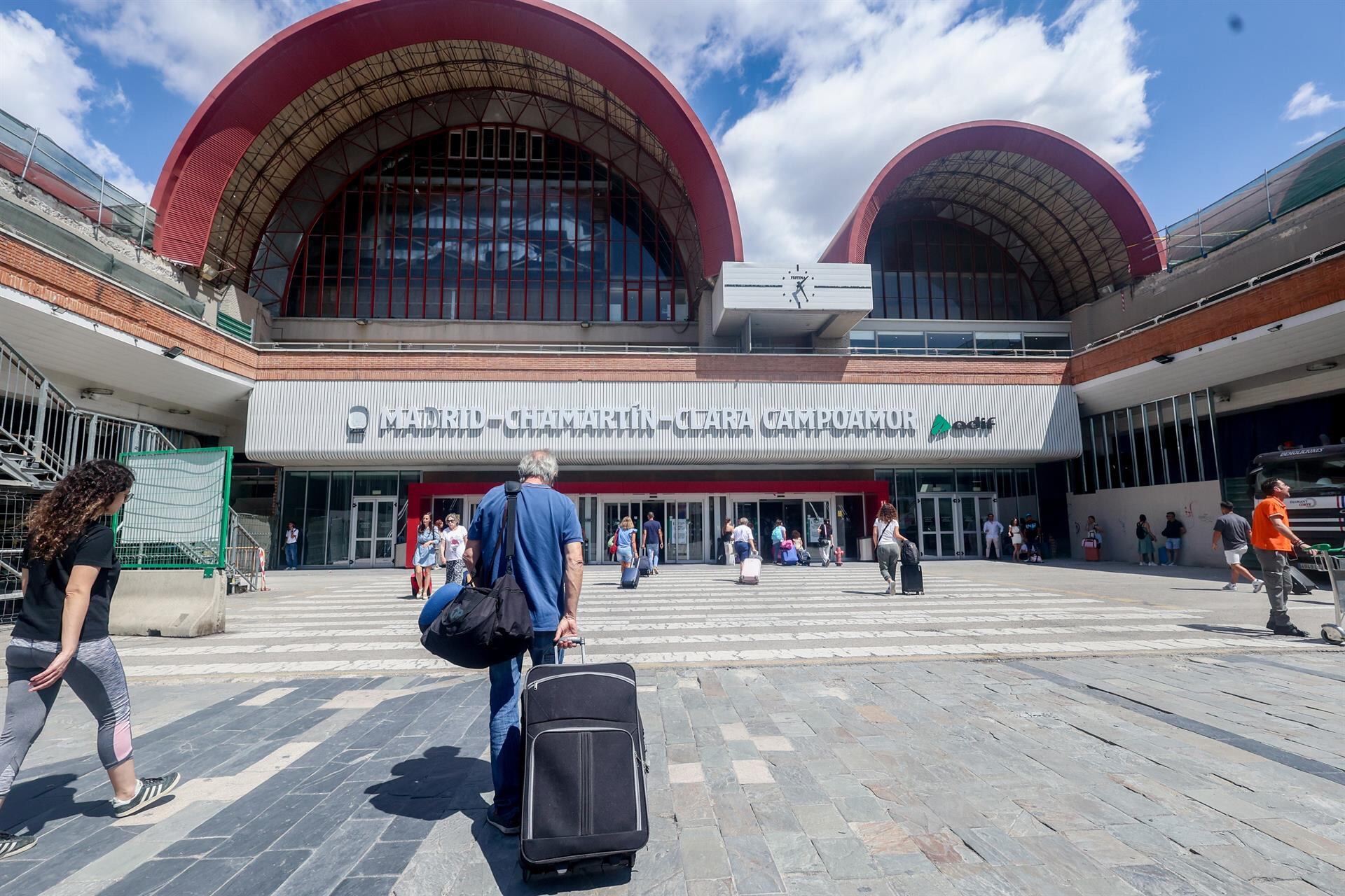 Entrada a la estación de tren de Chamartín - Ricardo Rubio. Europa Press