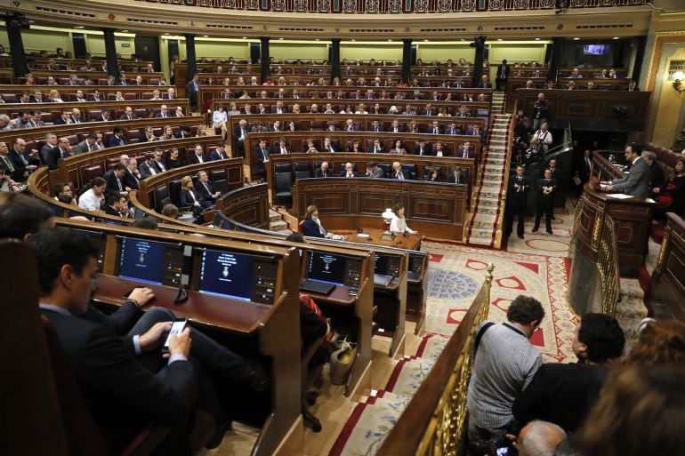 El portavoz del PSOE en el Congreso, Antonio Hernando, durante su intervención en la segunda jornada del debate de investidura 