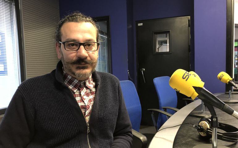 El artista Pablo García durante su entrevista en Hoy por Hoy León
