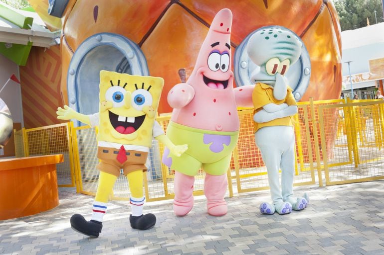 Los protagonistas de la serie de Bob Esponja en el Parque de Atracciones.