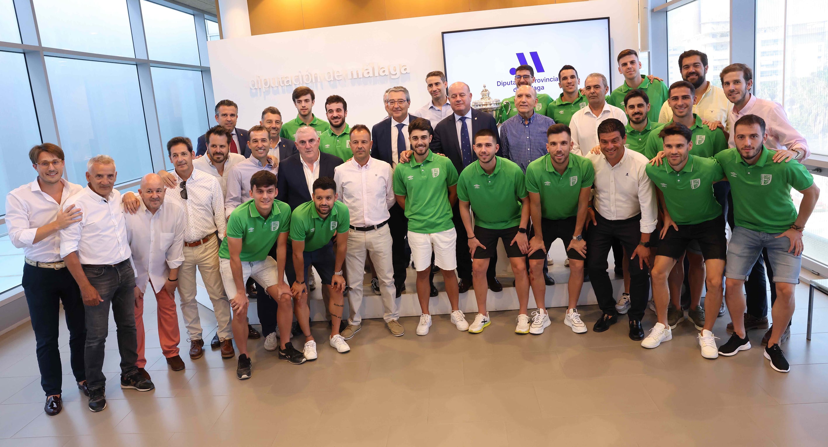 El Besoccer UMA Antequera recibido por el presidente de la Diputación Francisco Salado por el ascenso a Primera División