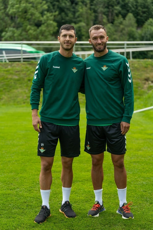 Los argentinos Guido Rodríguez y Germán Pezzella siempre juntos hasta ahora, tanto en el Betis como en la selección argentina.