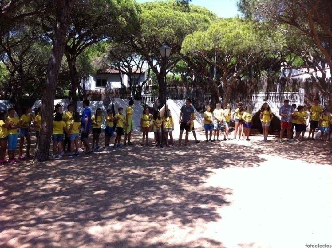 Niños y niñas en el campamento de JAC en Chiclana de la Frontera