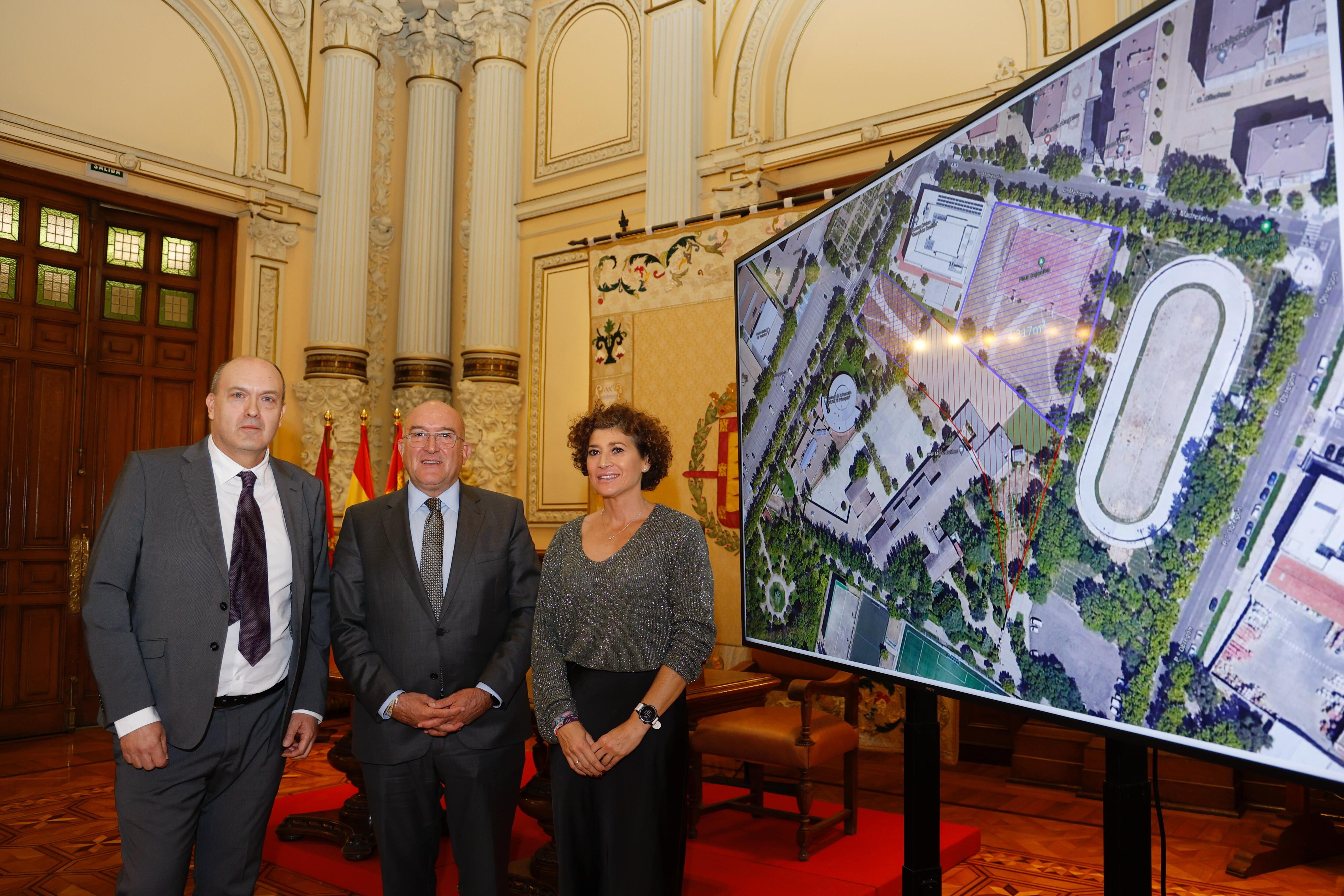 Presentación del proyecto del polideportivo en el CEIP Miguel Delibes