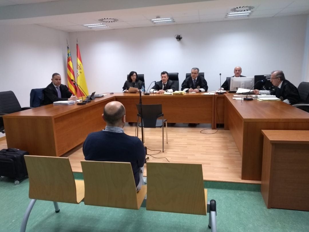 Gabriel Echávarri, esta mañana en el banquillo de los acusados por el &#039;caso despido&#039;.