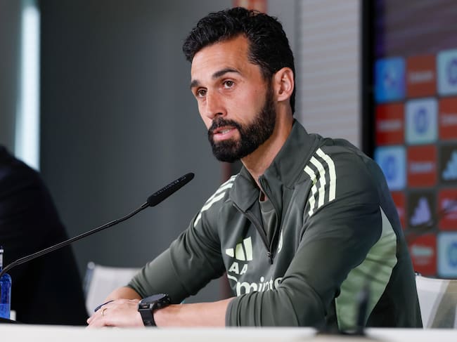 Álvaro Arbeloa, entrenador del Real Madrid, en la sala de prensa de Valdebebas