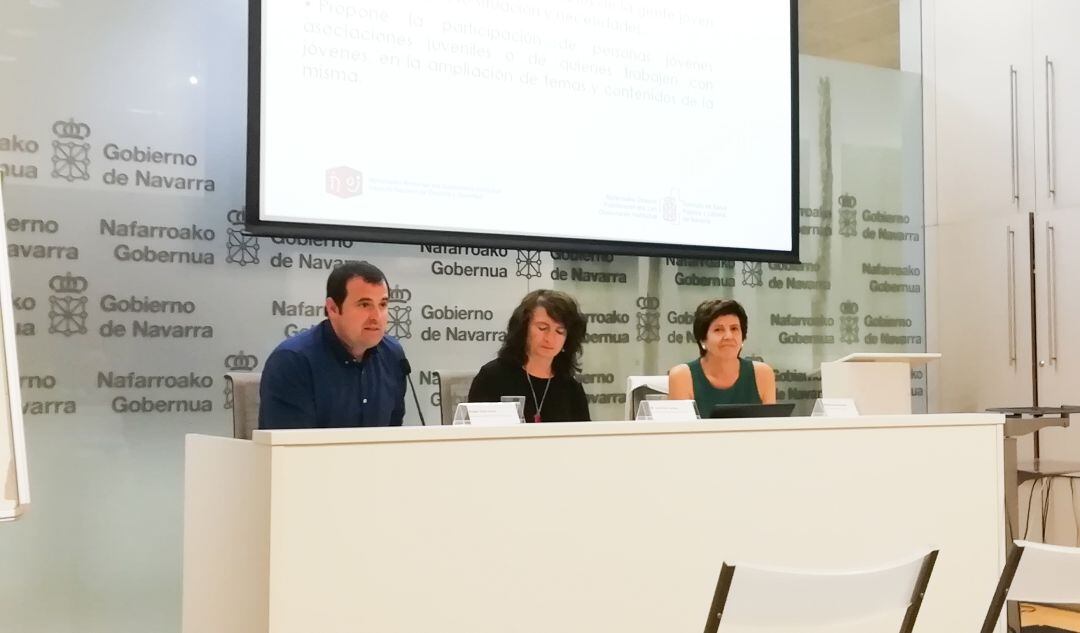 Ruben Goñi, María José Pérez y Margarita Echauri en la presentación de la página web Saludjoven, Osasungaztea