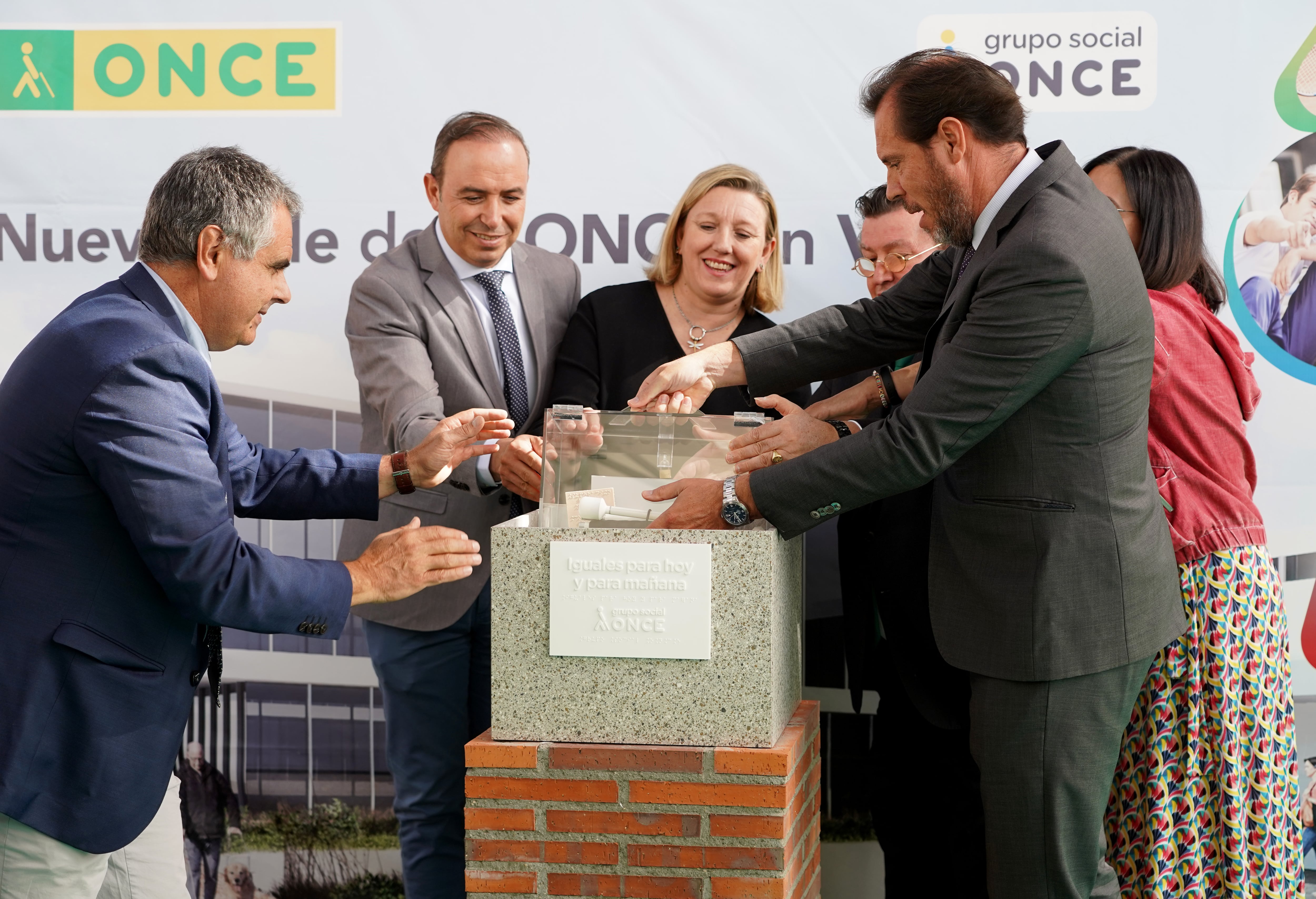 El Grupo Social ONCE coloca la primera piedra del mayor centro de atención a la discapacidad en Castilla y León