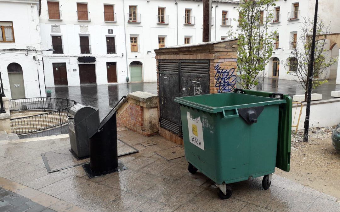 Contenedores junto Plaza Mayor