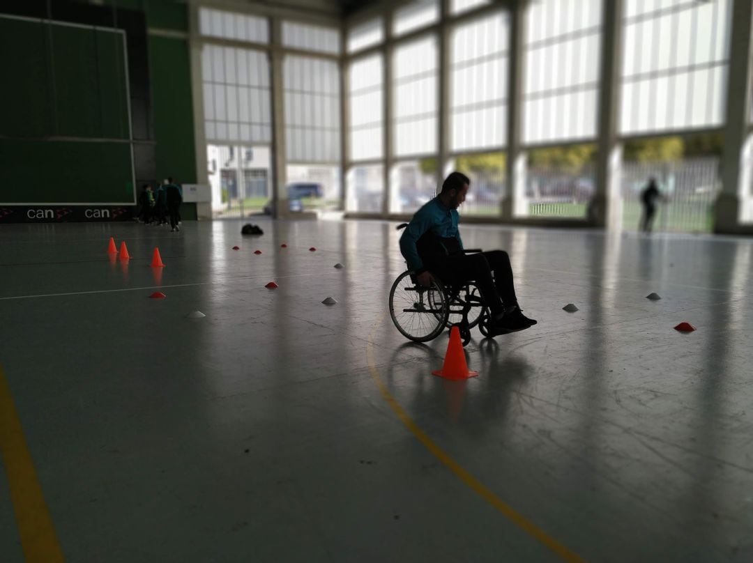 Alumnos de Foro Europeo en clase de Actividades Físico-Deportivas para la inclusión social