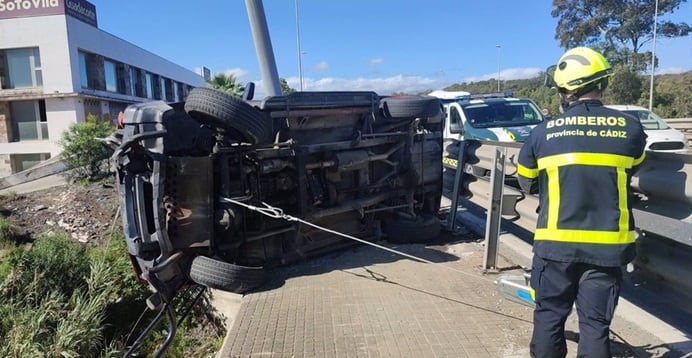 Vehículo accidentado en la A-7