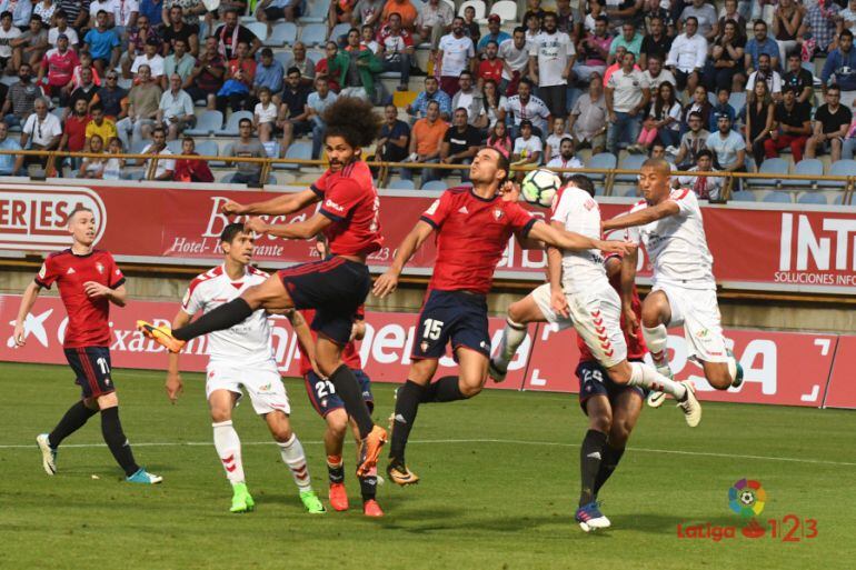 Un lance del choque de ida en León