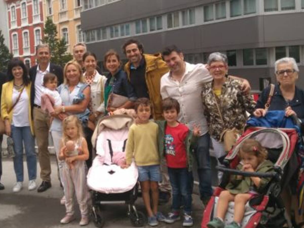 Los vecinos de Cuatro Caminos denuncian la pérdida de plazas para residentes